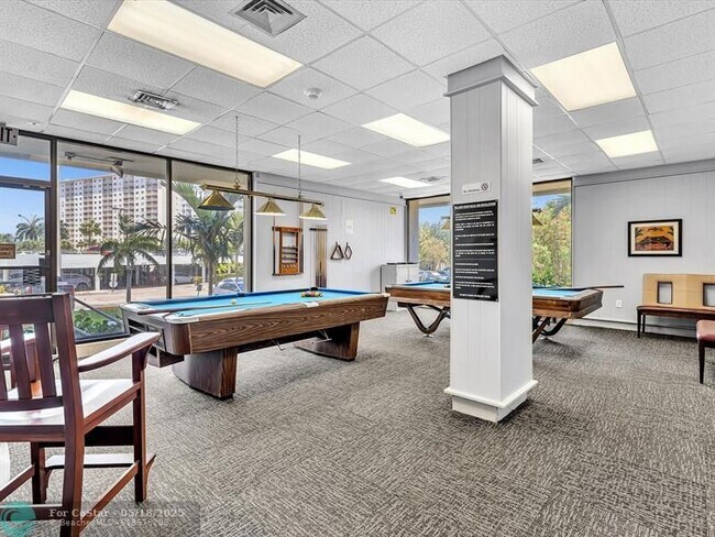Building Photo - 300 Bayview Dr