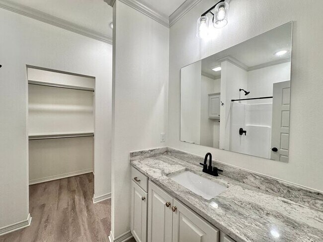 Building Photo - TOUR TODAY! 3 Bedroom 2 Bath Home in Tyler!