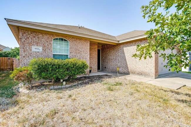 Building Photo - Perfectly located.  3 Bedroom, 2 Bath Home-  White Settlement ISD- 76108