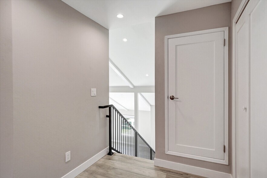 Building Photo - 5346 Tyrone Ave