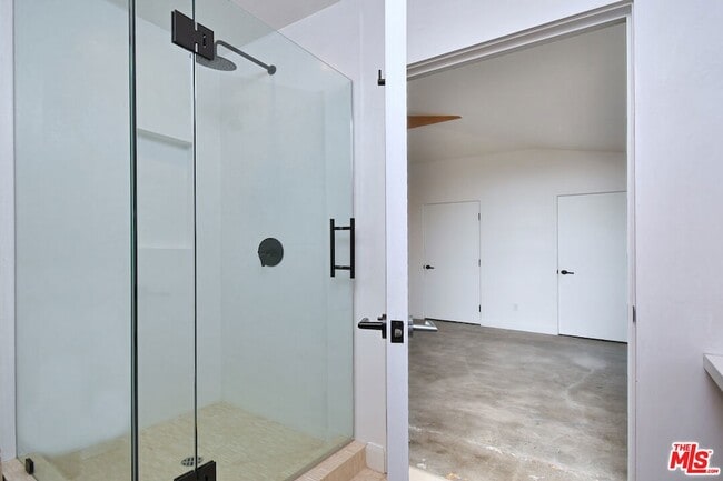 Building Photo - 2145 Linda Flora Dr