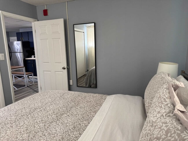 Building Photo - 508 Elm St