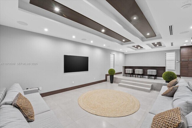Building Photo - 280 NE 156th St