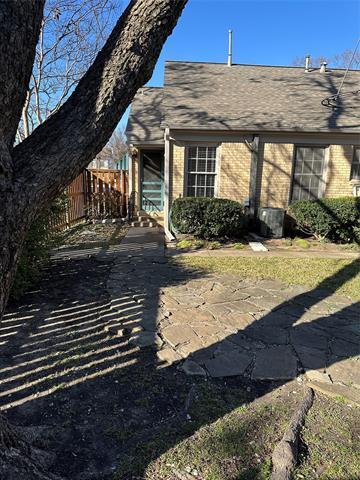 Building Photo - 6000 Kenwood Ave