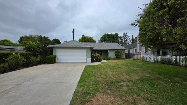 Primary Photo - Sherman Oaks 3+2 w/appliances, wood floors...