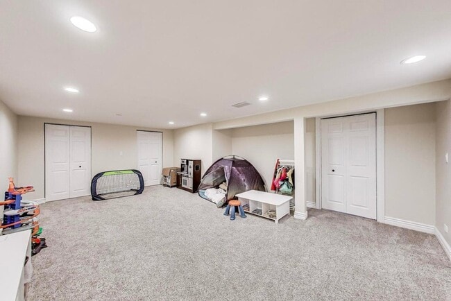 Building Photo - 511 S Dwyer Ave