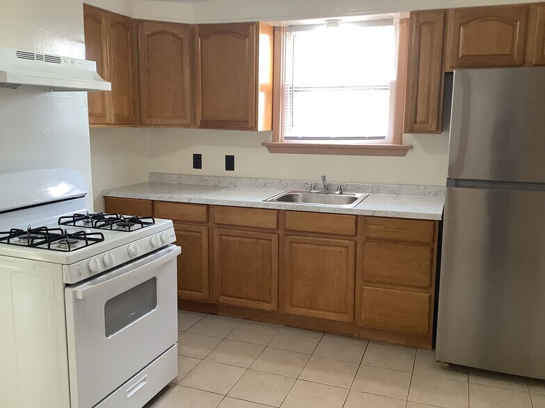 Building Photo - 47 Conger Ave