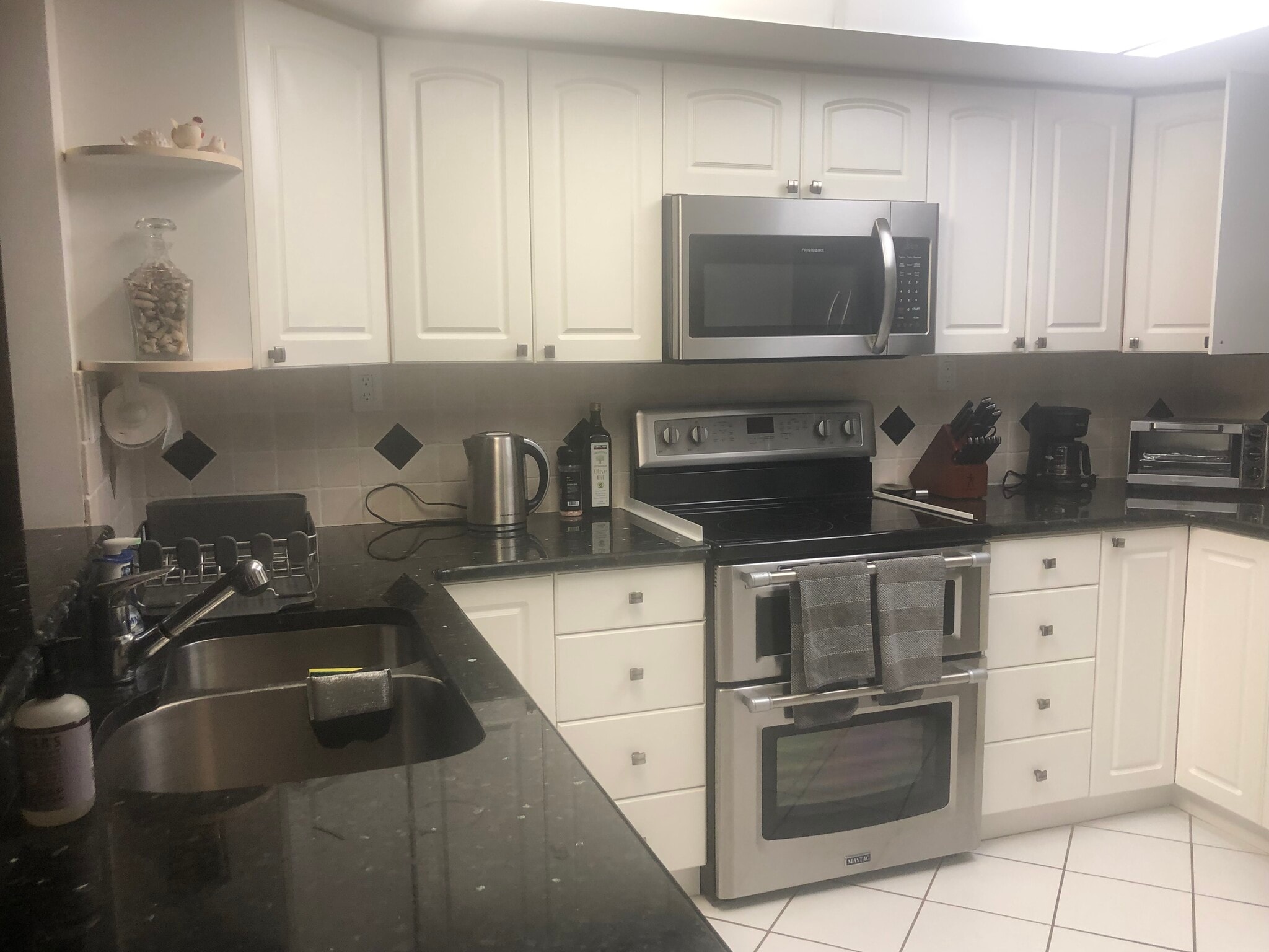 Building Photo - 1055 W Peppertree Dr