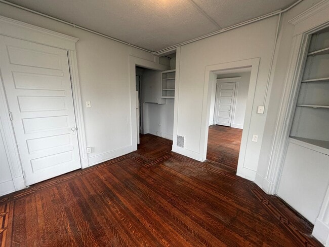 Building Photo - 1218-2S Walnut-