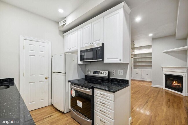 Building Photo - 1417 Chapin St NW