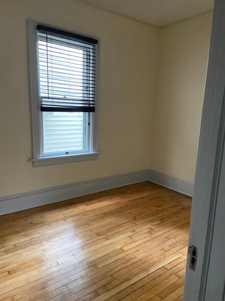 Back bedroom - 811 E Hadley St