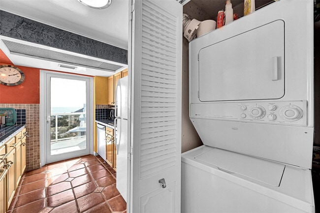 Building Photo - 2841 N Ocean Blvd