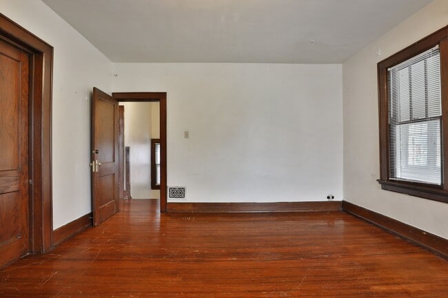 Building Photo - 2142 Summit St