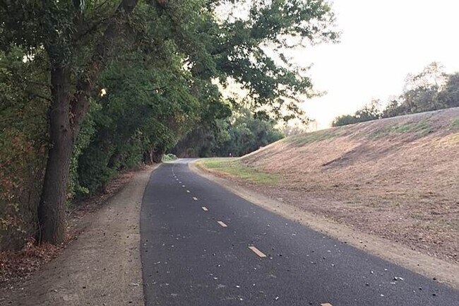 Building Photo - Z8616-8618 LR