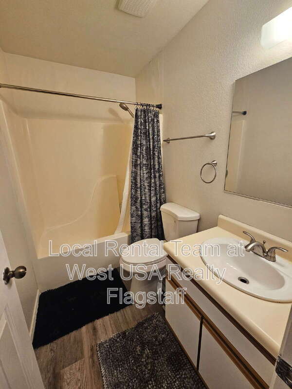 Building Photo - 6315 St Nicholas Cir
