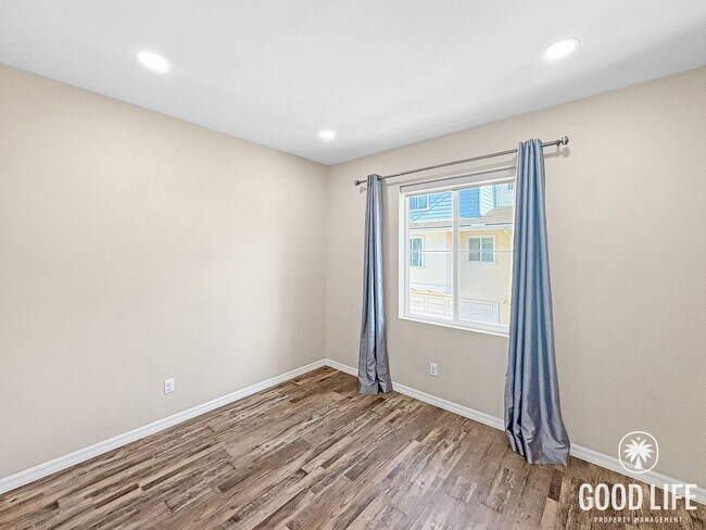 Building Photo - Beautifully Maintained Townhome in Pristine St Cloud Community