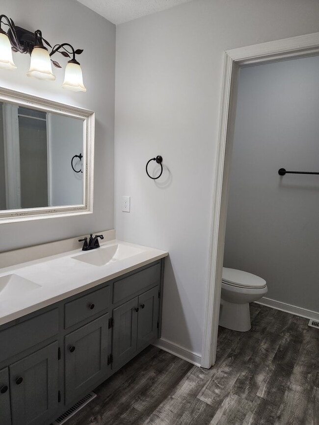 Building Photo - Spacious 3 Bedroom 2.5 Bath Home with Fenced Rear Yard!