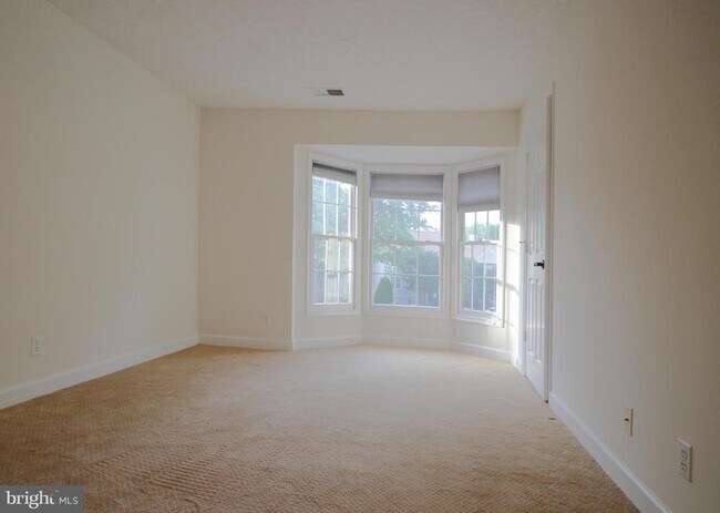 Building Photo - 3801 Ridge Knoll Ct