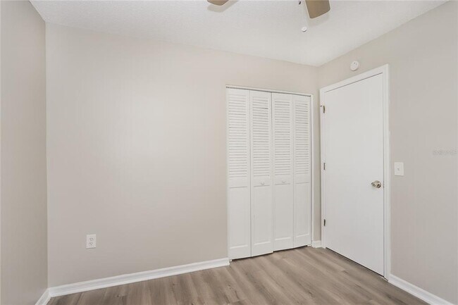 Building Photo - 302 N Miller Rd