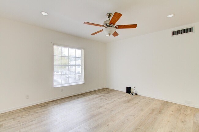 Building Photo - 2260 NE 67th St