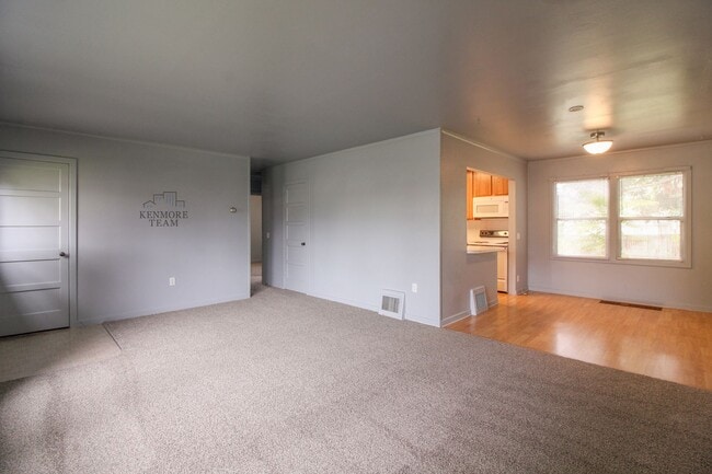 Building Photo - RENT SPECIAL: 2 Bed/1 Bath Duplex in Central Richland