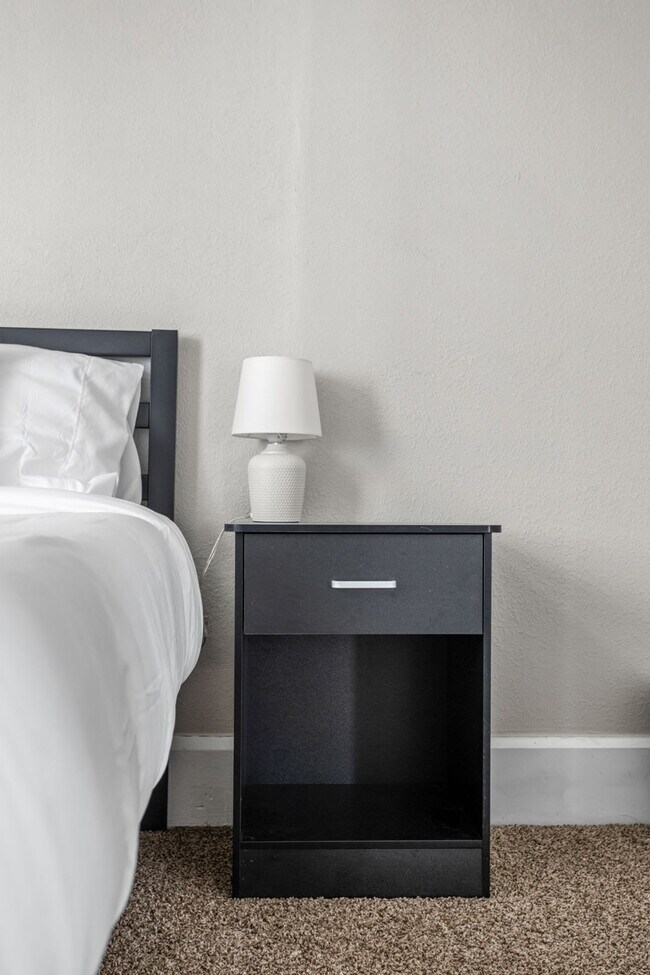 Building Photo - 325 N Bancroft St