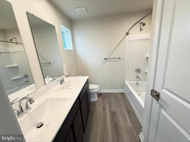 Building Photo - 613 Laurelwood Dr