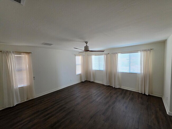 Building Photo - 2756 E Hickory St