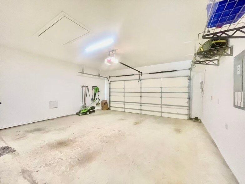 Building Photo - 8213 Bethpage Dr