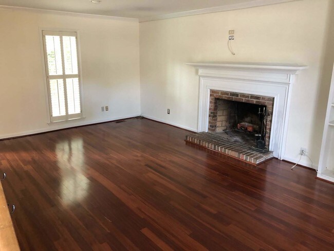 Building Photo - 421 Ravenel St