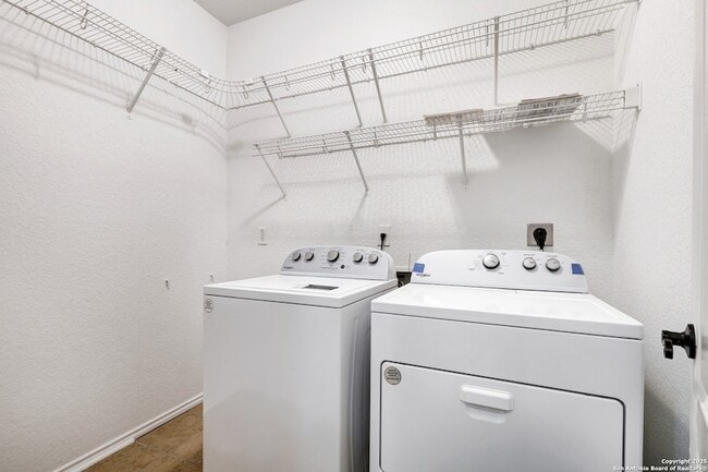 Building Photo - 10511 Cosmos Canyon