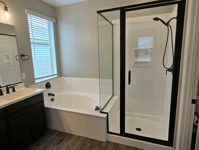 Building Photo - UPGRADED LIKE-NEW 3-BEDROOM WITH COMMUNITY POOL