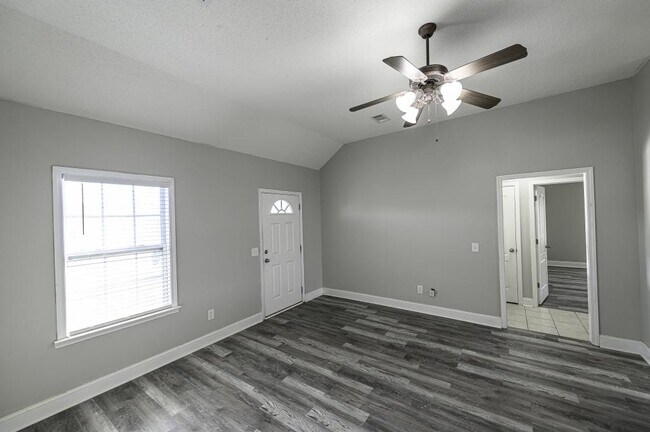 Building Photo - 307 Nile Ln