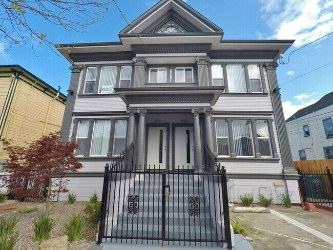 Building Photo - 602 22nd St