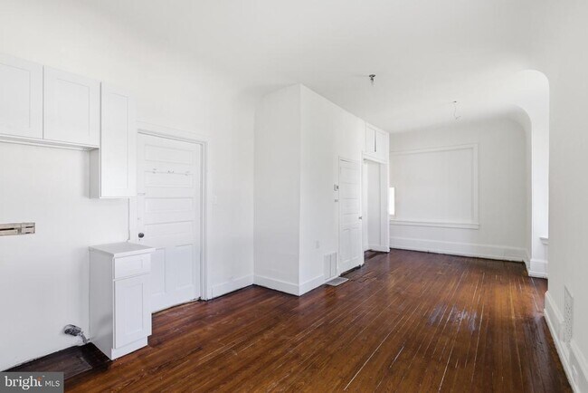 Building Photo - 5939 Drexel Rd