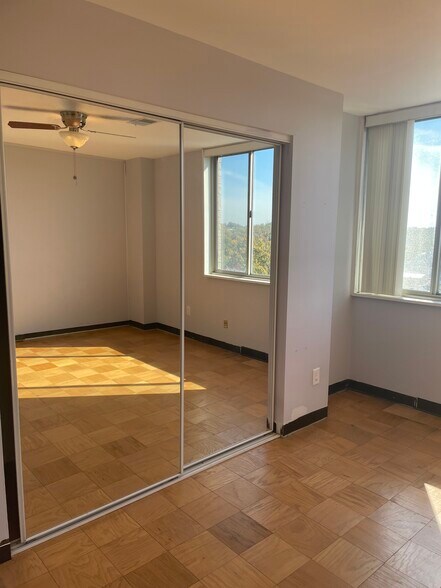 Building Photo - 1512 S Arlington Ridge Rd