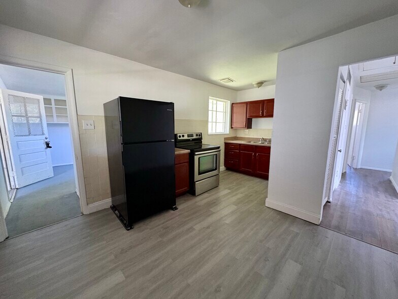 Building Photo - 5547 Holborn Dr