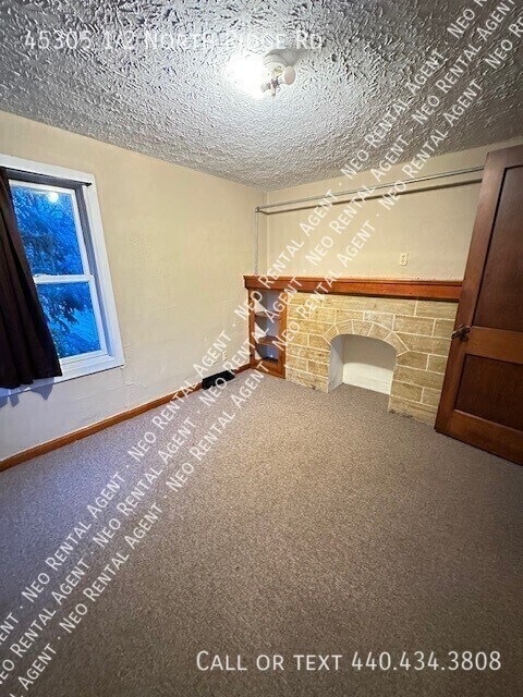 Building Photo - 45305 1/2 North Ridge Rd-