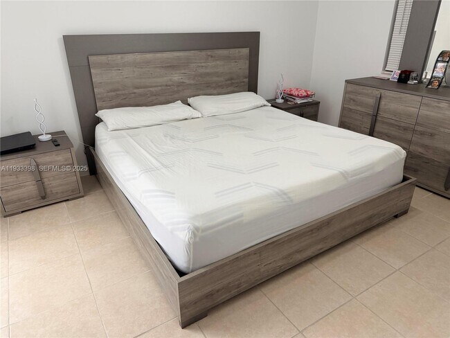 Building Photo - 9103 SW 138th Pl