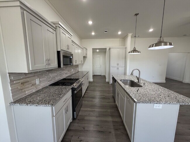 Building Photo - 405 Ranger St