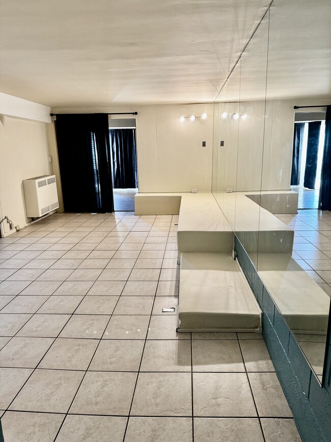 Main living/2nd floor - 2605 Laurel Canyon Blvd