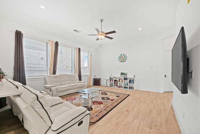 Building Photo - 10718 Blossom River Dr