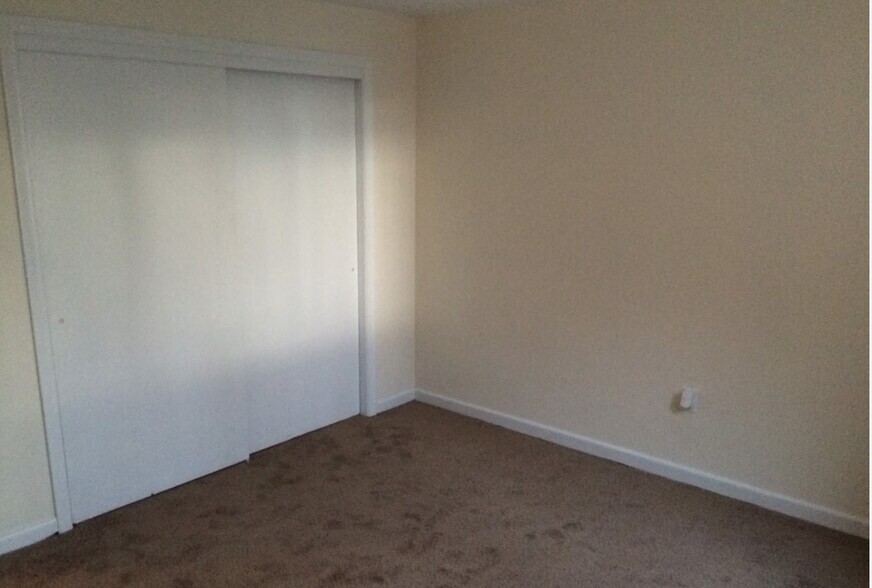 Building Photo - 755 Wethersfield Ave