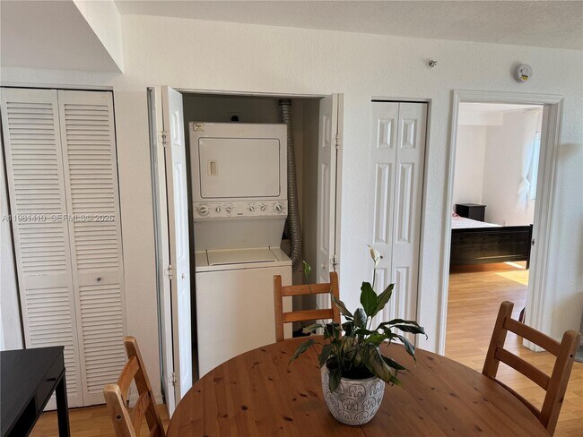 Building Photo - 816 NW 11th St