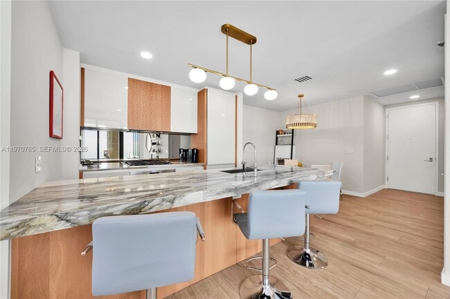 Building Photo - 2831 S Bayshore Dr