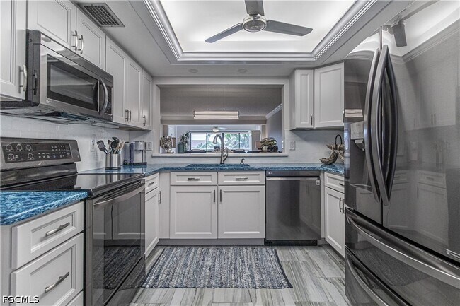 Building Photo - 7430 Lake Breeze Dr
