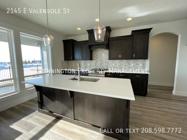 Building Photo - 2145 E Valensole St