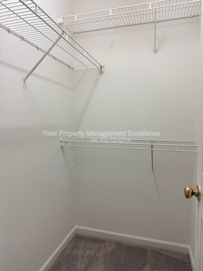 Building Photo - 16 Red Ln