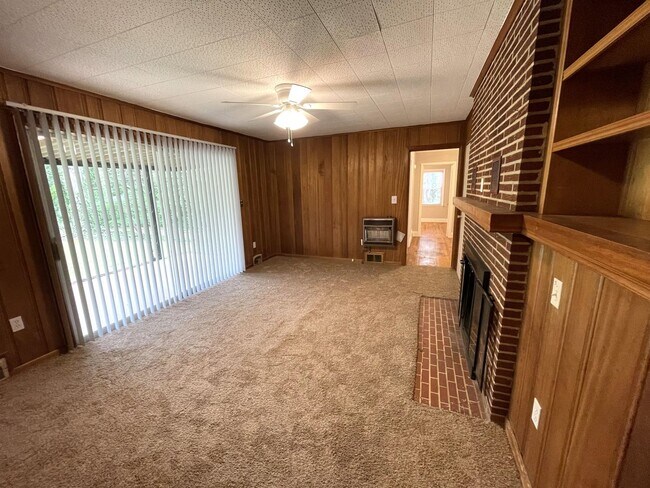 Building Photo - 1605 Cherokee Rd