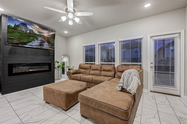 Building Photo - 522 N 6th St